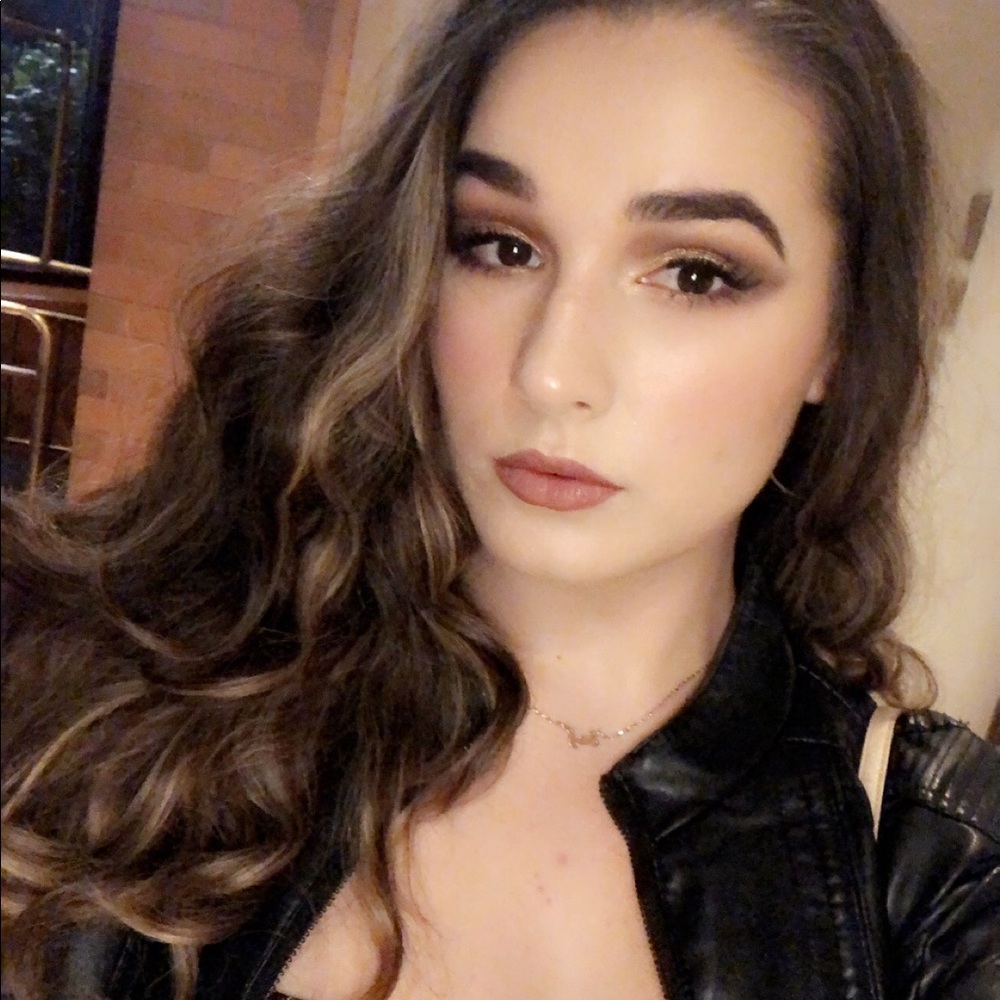 Meet your Posher, Emina